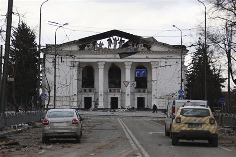 16 marca Rosjanie bombardują teatr w Mariupolu Dziennik Bałtycki