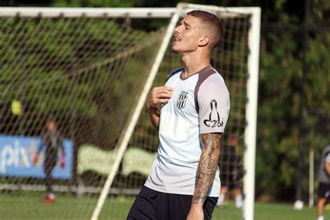 Vitória Monitora Situação De Léo Naldi Da Ponte Preta