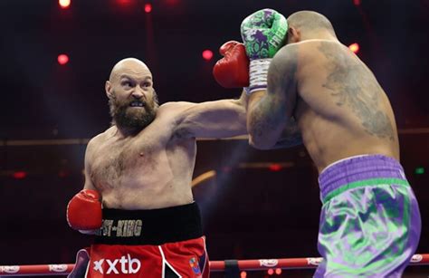 Usyk Se Consagra Derrota A Tyson Fury Y Retiene El T Tulo De Los Pesos