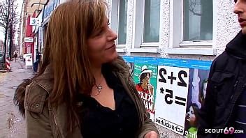 MADRE ALEMANA REMOLCADA EN BOCHUM STREET PARA CASTING XVIDEOS