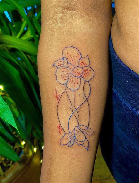 31 Floral Tattoo Designs That Are Both Pretty And Meaningful See