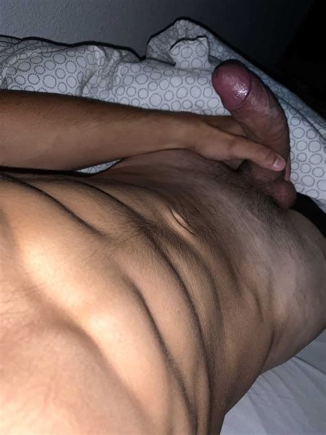 Queue bien épaisse cherche chienne Balance Ta Nude