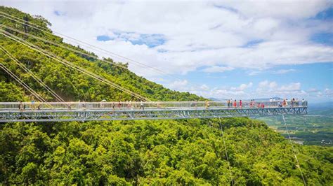 Indonesia 32 Ft Glass Bridge That Broke And Killed Tourist Was Just 1 2 Inch Thick Can It Be Safe