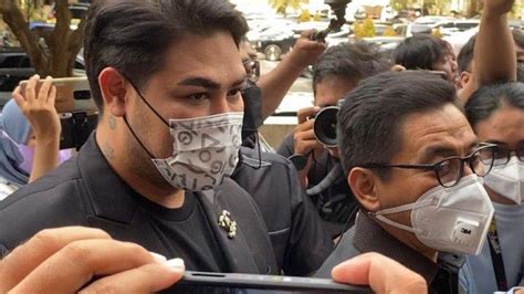 Jalani Pemeriksaan Di Bareskrim Ivan Gunawan Bawa Koper Apa Isinya