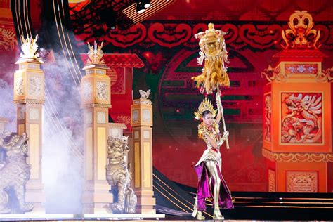 Top 38 Hoa hậu Hoàn vũ Việt Nam diễn bikini dưới cái lạnh 14 độ thăng