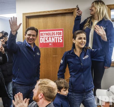 Photo Ron Desantis Campaigns For The Iowa Caucus Urb