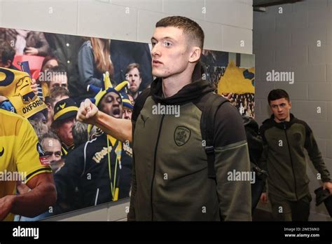 Oxford UK 23rd Jan 2024 Liam Roberts Of Barnsley Arrives During The