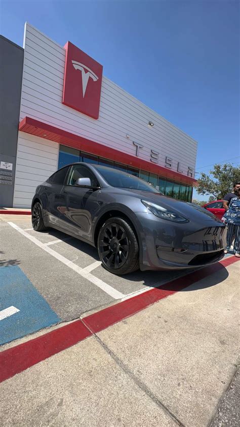 Performance Red w/ White Interior : r/TeslaModelY