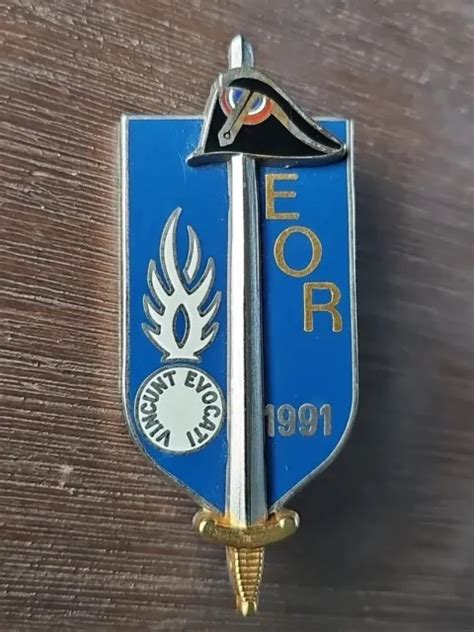 INSIGNE GENDARMERIE PROMOTION EOR 1991 écu avec épée et chapeau en