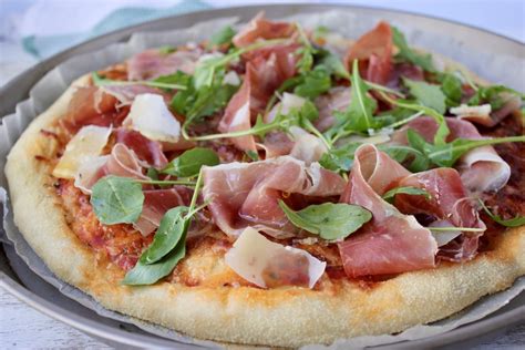 Pizza de jamón y queso la masa casera mejor con jamón serrano