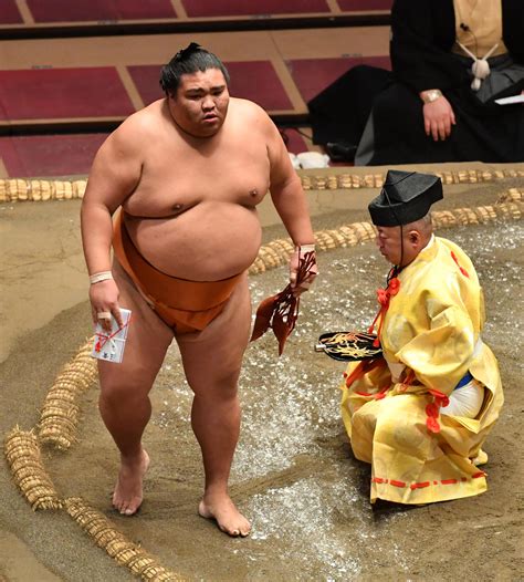 御嶽海が無傷6連勝「悪くない」徐々に状態アップ 大相撲写真ニュース 日刊スポーツ