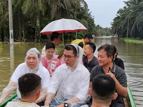 峇吉里火箭筹集物资 涉水坐船到岭嘉赈灾 地方