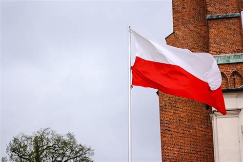 Polska Flaga Narodowa Darmowe Zdj Cie Na Pixabay Pixabay