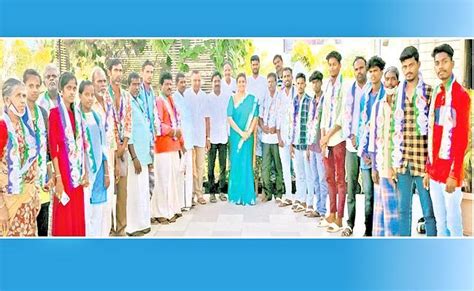 Nagari Tdp Leaders Join Ysrcp In The Presence Of Mla Rk Roja