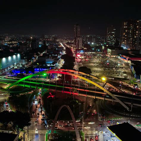 Osasco ilumina viaduto metálico as cores da bandeira do RS Web Diário