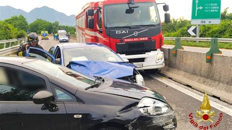 Incidente Sul Raccordo Avellino Salerno Muore Una 41enne Si Era