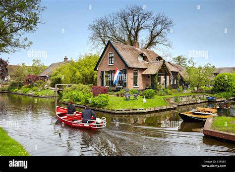 Boot Auf Den Kan Len Nahverkehr Dorf Giethoorn Holland Niederlande