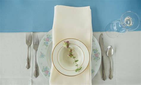 Setting A Table With Silverware : Dining Etiquette: A Refresher Course ...