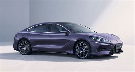 BYD Denza Z9 sedan is now official with 100 kWh battery, 3.4-second ...