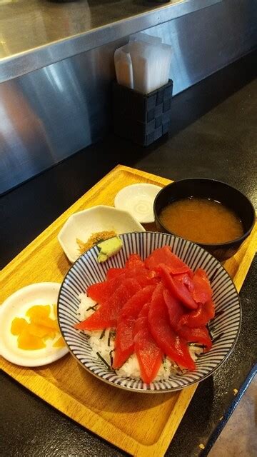 丼ぶり屋 まぐろ丼 恵み 1号 神田海鮮丼 食べログ