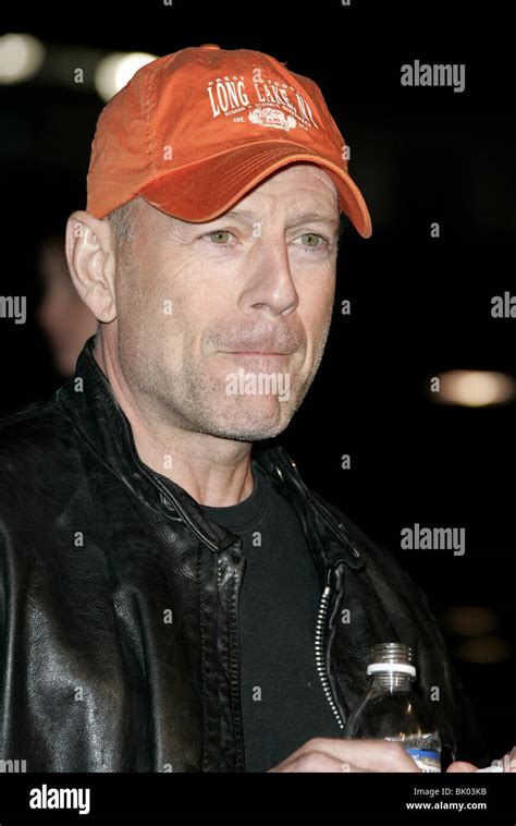 BRUCE WILLIS SIN CITY FILM PREMIERE WESTWOOD LA USA 28 March 2005 Stock ...