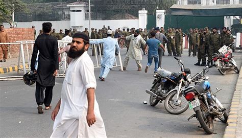 Two Cops Die 97 Others Injured In Tlp Police Clashes In Lahore