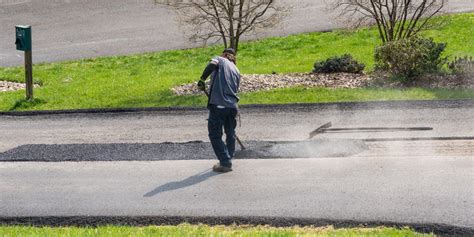 3 Signs Your Driveway Needs Seal Coating Bryer Son Asphalt Paving Co