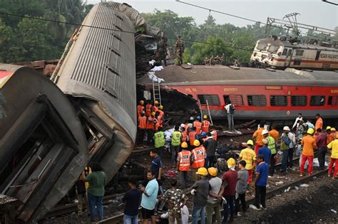 Serviço ferroviário é retomado na Índia após tragédia Mundo