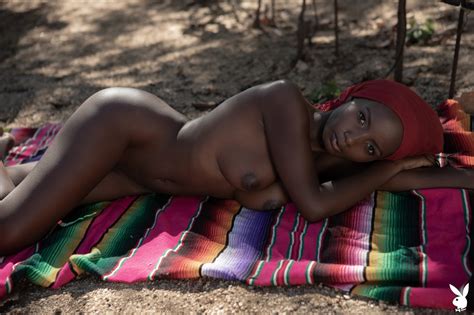 Dark Skinned Centerfold Shasta Wonder Exposes Her Beautiful Tits Poses Naked CoedCherry