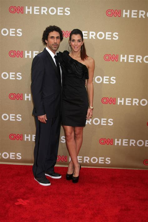 Los Angeles Dec 11 Ethan Zohn Jenna Morasca Arrives At The 2011 Cnn