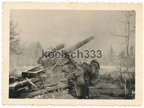 Foto 21cm Mörser feuert an der Ostfront Wehrmacht Artillerie Geschütz