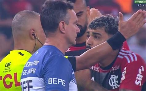 Gabigol O Jogador Mais Cart Es Nos Ltimos Anos