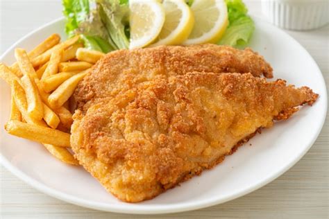 Weiner Schnitzel Empanado Casero Con Papas Fritas Pollo Frito Con