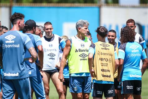 Renato Portauluppi comanda treino técnico no sétimo dia de Pré