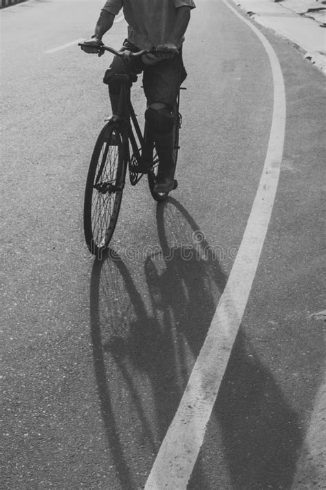 Ciclo Fotogr Fico De Calles En Blanco Y Negro Foto De Archivo Imagen