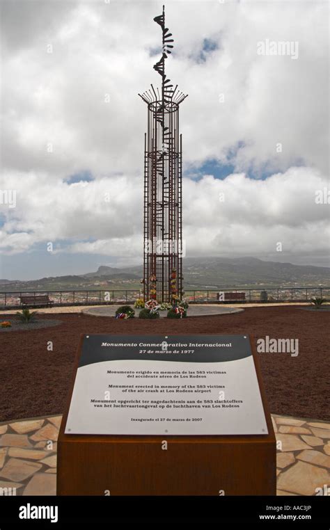 KLM/Pan Am accident commemorative sculpture overlooking Tenerife Stock Photo: 12582861 - Alamy