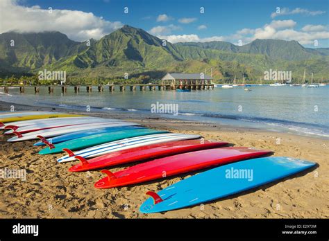 Hanalei bay kauai hawaii surfing hi-res stock photography and images ...