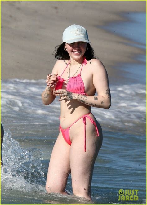 Noah Cyrus Rocks Pink Bikini For Day At The Beach In Miami Photo