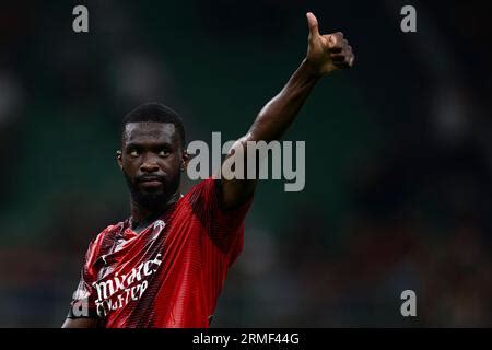 Fikayo Tomori AC Milan Celebrates After Scoring 2 1 During The Serie