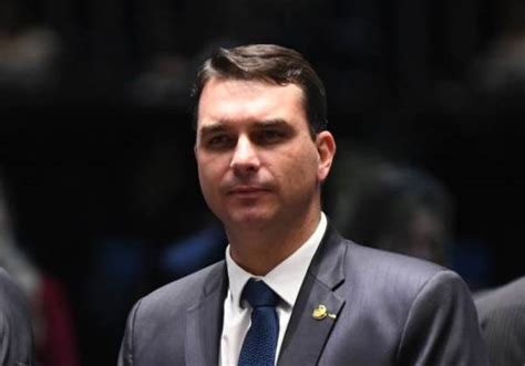 Bahia ba Flávio Bolsonaro revela ter sido sondado pelo pai para vaga