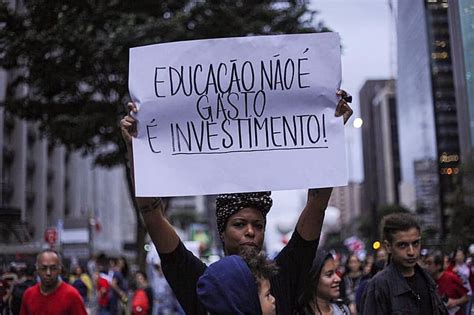 Em Minas Gerais Manifesta Es Contra Os Cortes Na Educa O Cidades