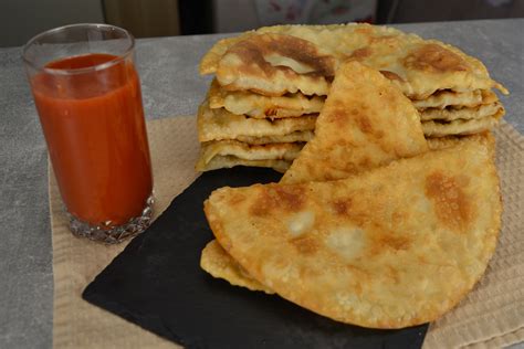 Чебуреки с сочной начинкой и хрустящим тестом - пошаговый рецепт с фото ...