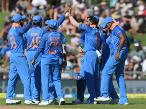 India Vs New Zealand 1st ODI India Bowl Out New Zealand For 157 In