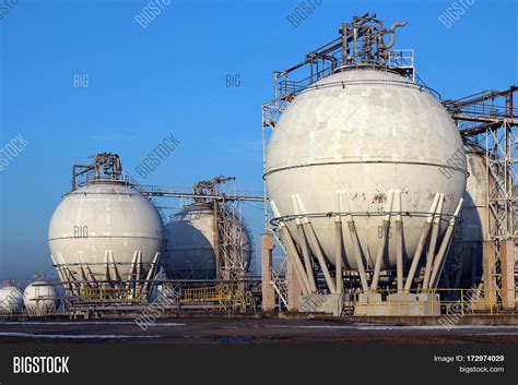 Crude Oil Storage Image & Photo (Free Trial) | Bigstock