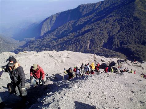 Lagi Berita Mengejutkan Dari Gunung Dua Pendaki Asal Cirebon