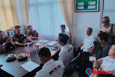 Puluhan Pegiat Anti Korupsi Ngeluruk Kejari Brebes Pertanyakan Tindak