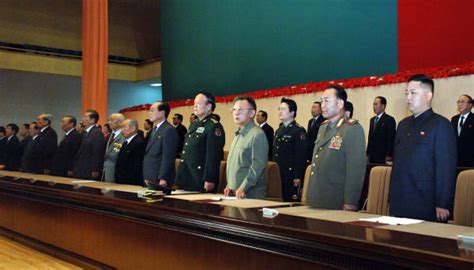 2010年10月25日、北朝鮮・平壌体育館で：金正日氏と金正恩氏 写真特集：時事ドットコム