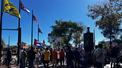 Fotogaler A Caminata En Miami En Apoyo A Cubanos Que Protestaron El M