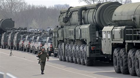 300000 Troops And 900 Tanks Russias Biggest Military Drills Since Cold War The New York Times