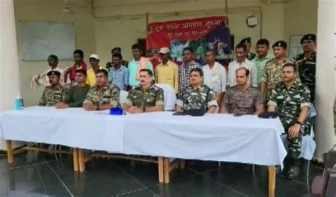 9 Naxalites Surrendered Including A 1 Lakh Rewardee Newstrack English 1